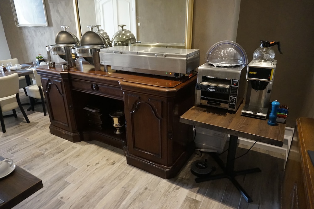 Halvard Hotel 6/50