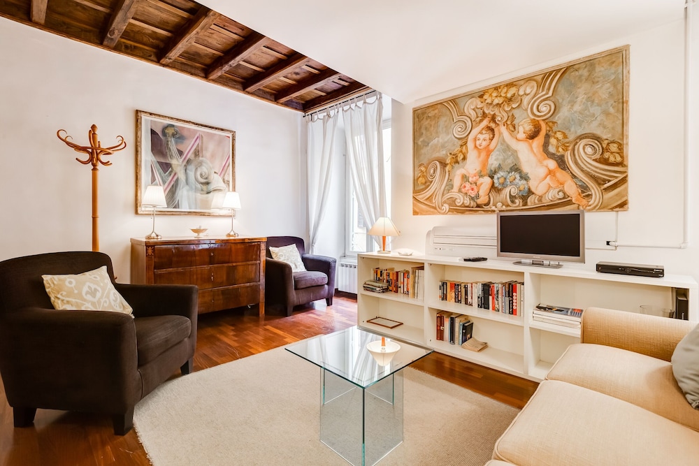 Historical Apartment near Spanish Steps 11/19
