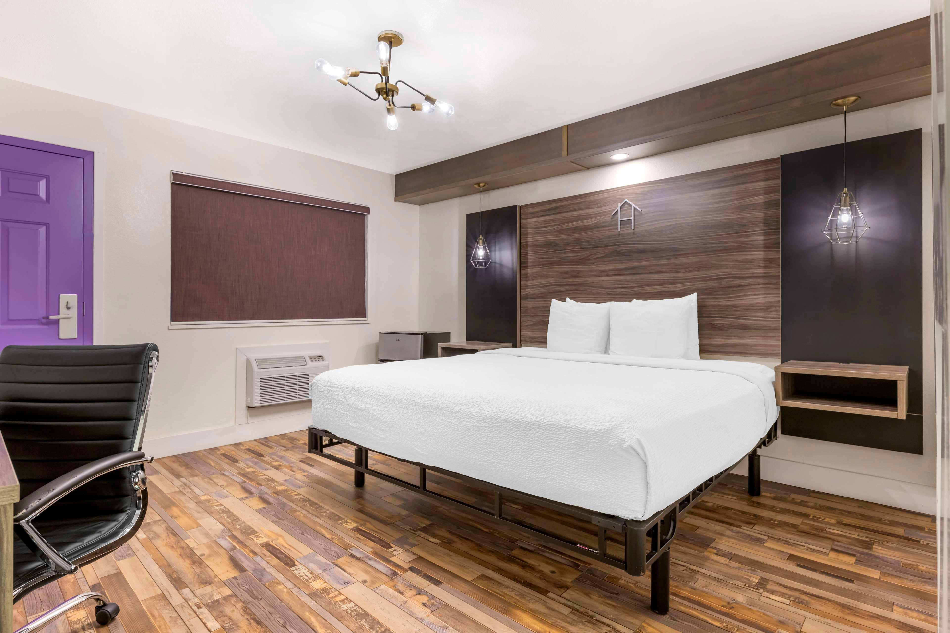 Space, King Bed