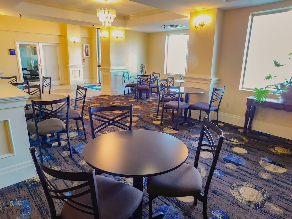 Days Inn & Suites by Wyndham Pocahontas 30/42