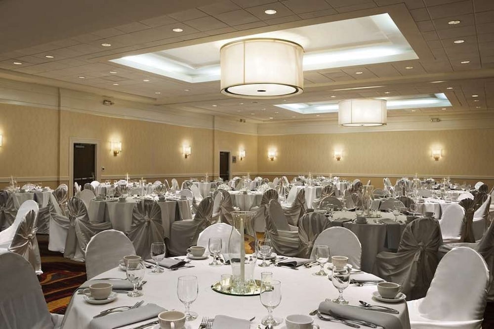 Embassy Suites by Hilton Cleveland Beachwood 41/55