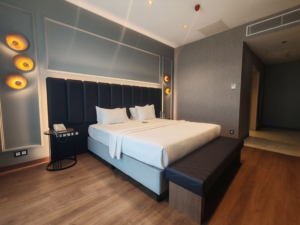 جناح ركني بسرير كينج، ISG Airport Hotel 2/5
