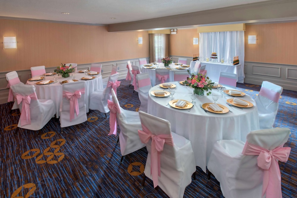 Boston Woburn Burlington Hotel 39/49