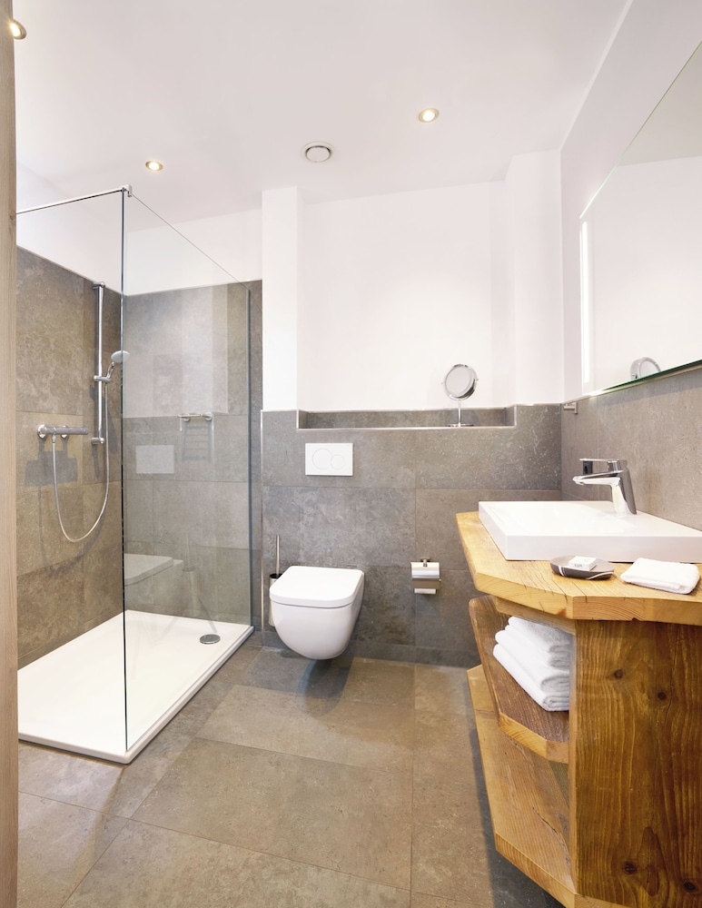 Landhotel Haus Dumicketal 26/28