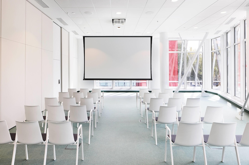 H4 Wyndham Paris Pleyel 78/87