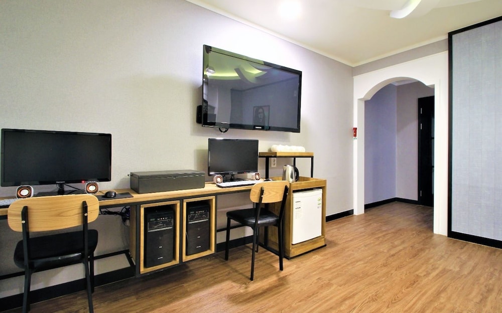 Instar Hotel Yangsan 40/55
