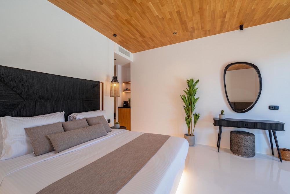 Ftelia Black Villas 34/50