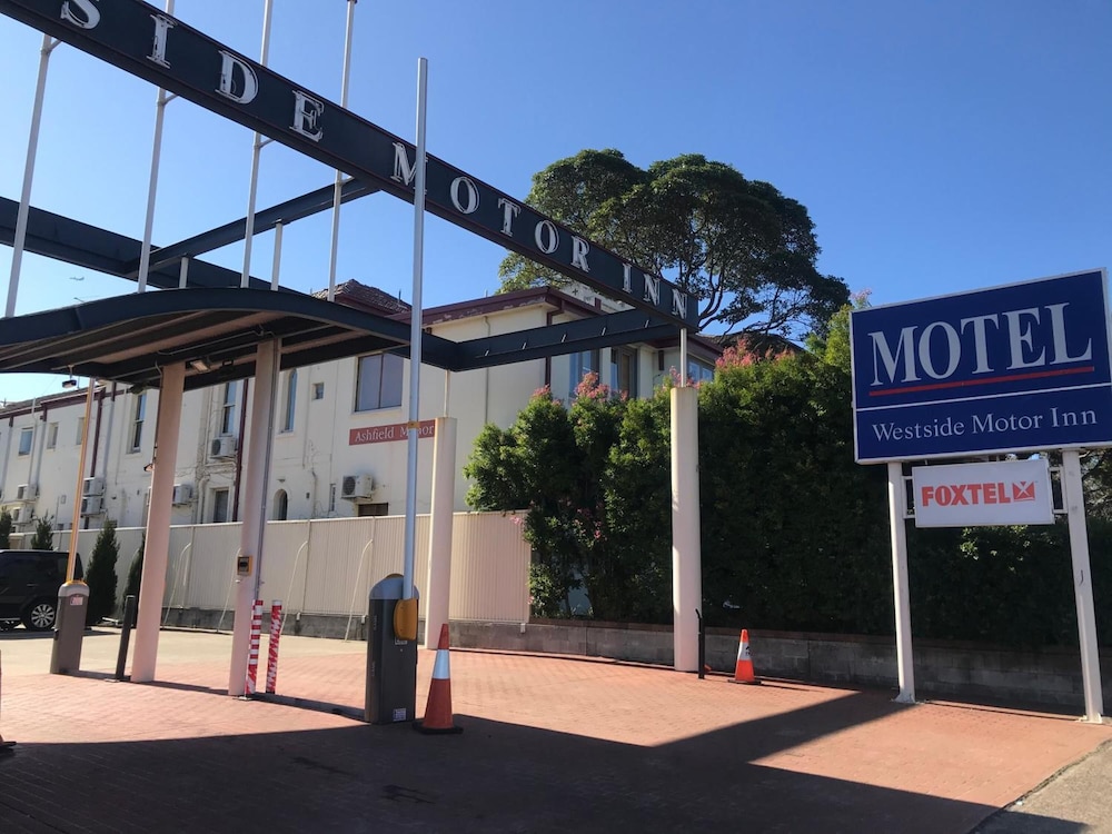 Westside Motor Inn 47/57