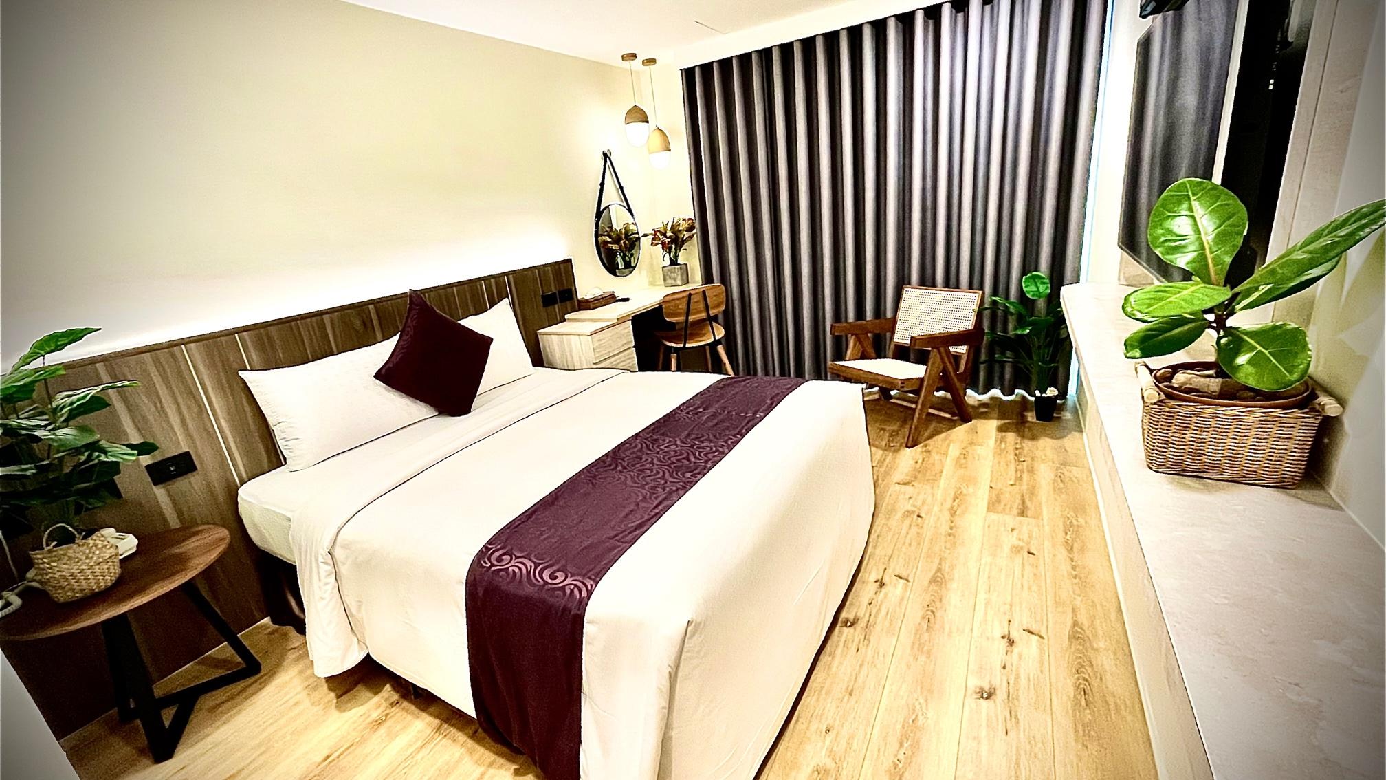 Superior, Double Bed, City View