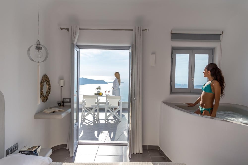 Unique Suites 50/50