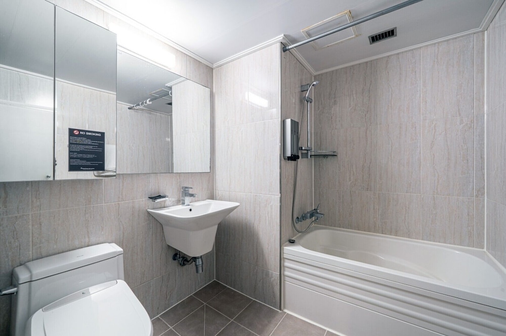 غرفة عائلية ثلاثية بسرير كوين وسريرين منفصلين، Pyeongtaek Stay Hotel 8/9
