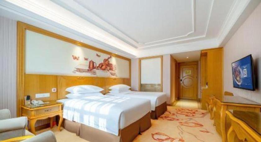 Vienna Hotel (Shenzhen Pingdi Huancheng South Road) 16/49