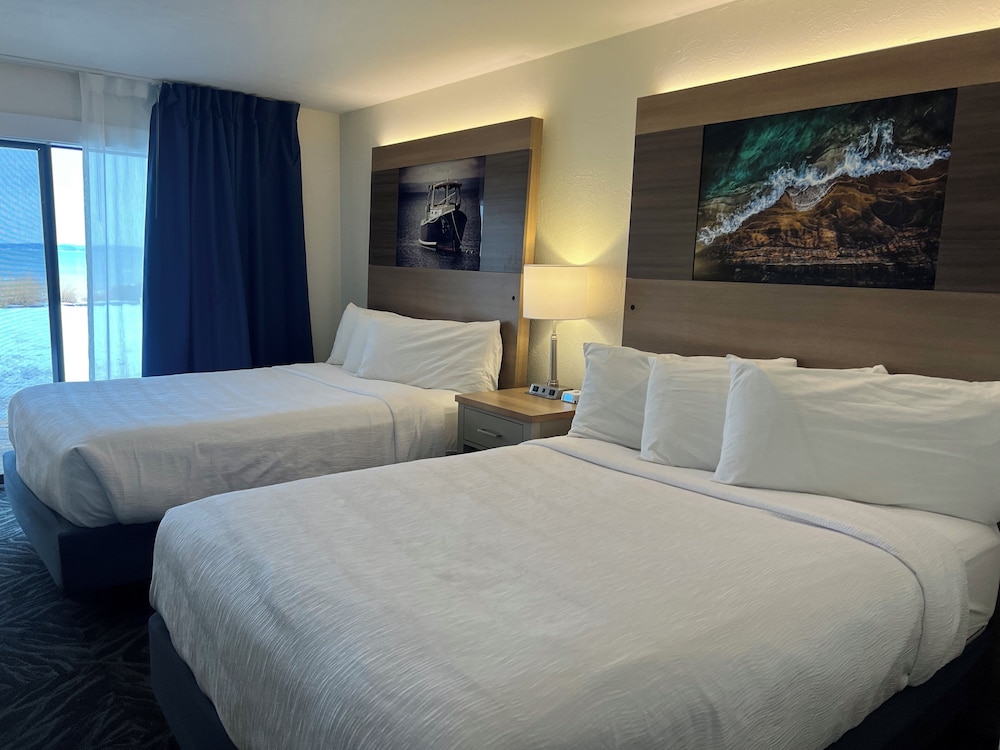 DELUXE, 2 QUEEN BEDS, BEACH VIEW, BALCONY