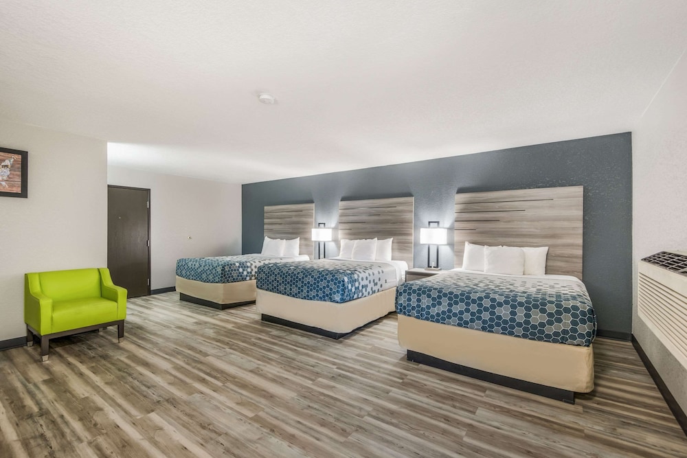 Sonesta Essential Des Moines 10/32