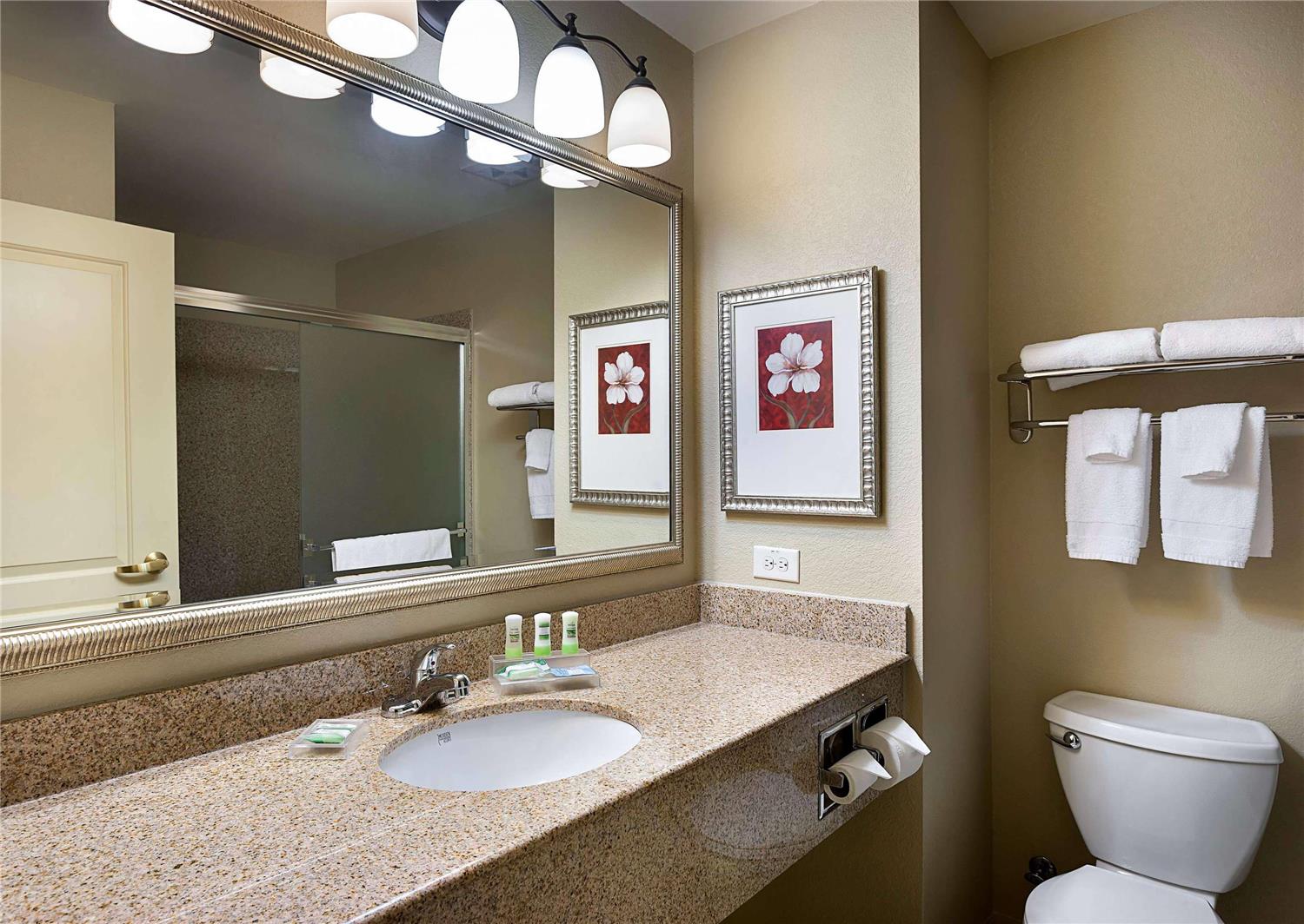 Comfort Inn & Suites Concord (Kannapolis) 46/51
