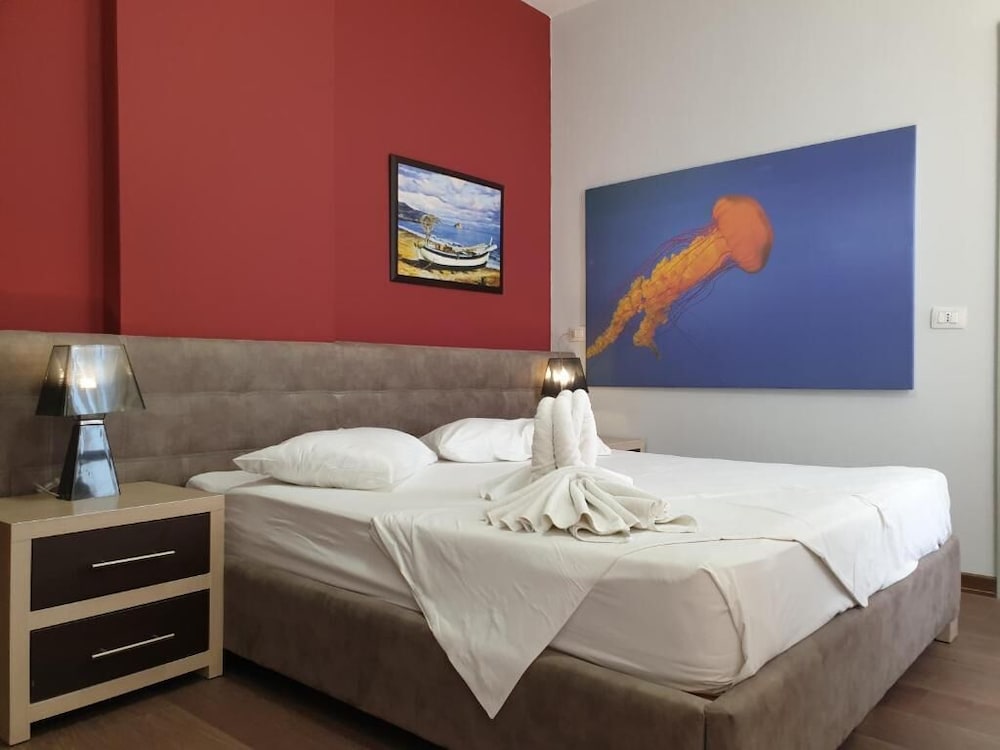 PERANDOR BEACH HOTEL 24/64