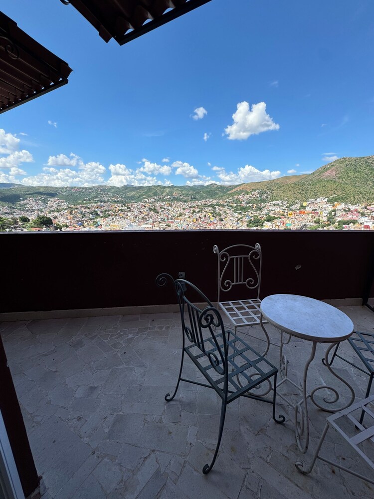 La Vista Hotel 37/50