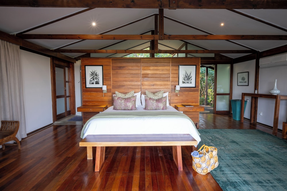 Makakatana Bay Lodge 3/84