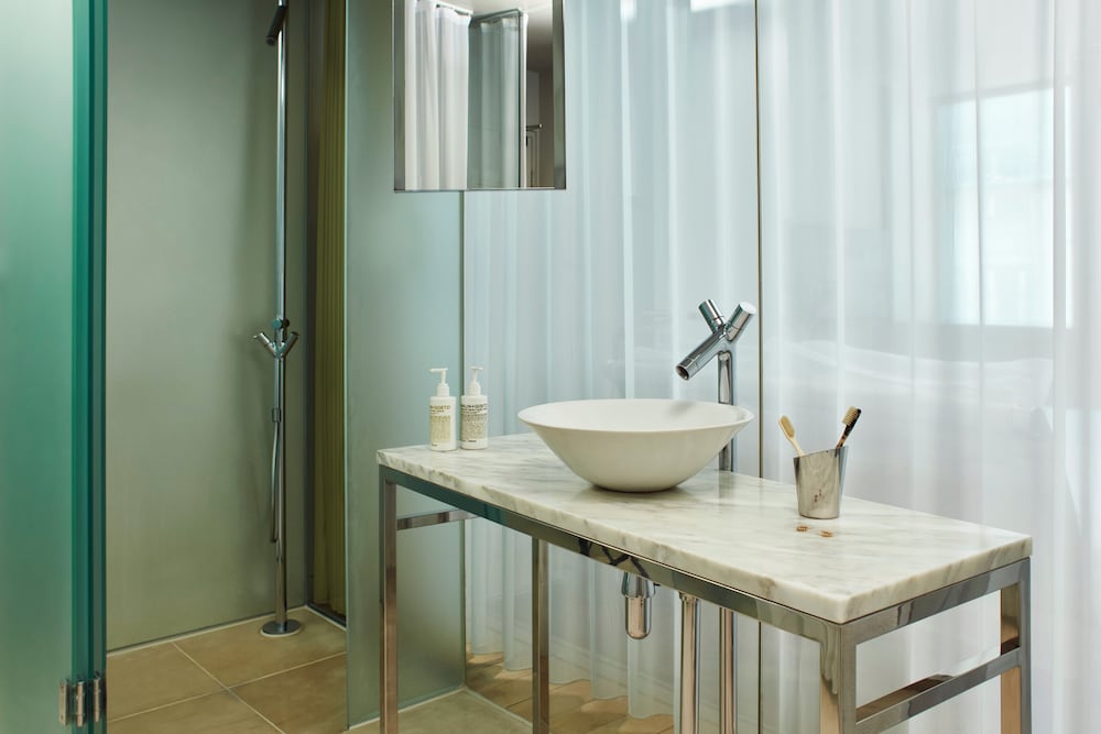Loft, Junior Suite, King Bed، Sanderson London 3/3