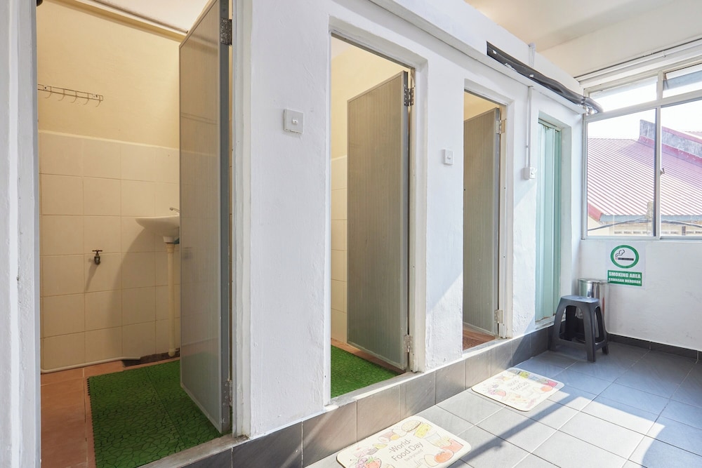 Uncle Guesthouse Kuala Terengganu by ZUZU in KUALA TERENGGANU