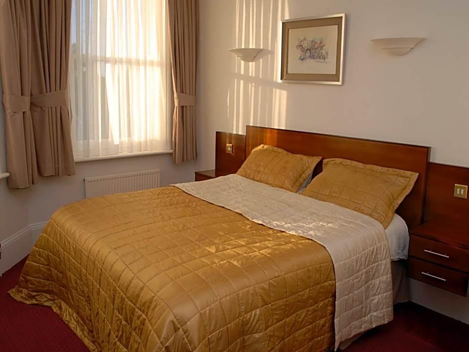 Gatwick Cambridge Hotel 12/53