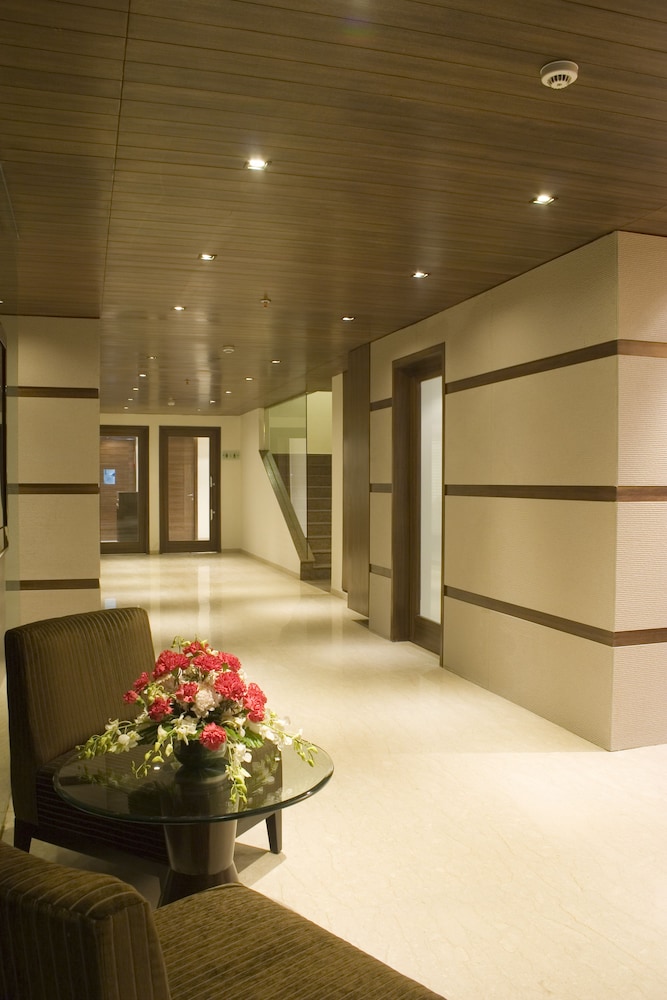 Shervani Nehru Palace Hotel 38/38