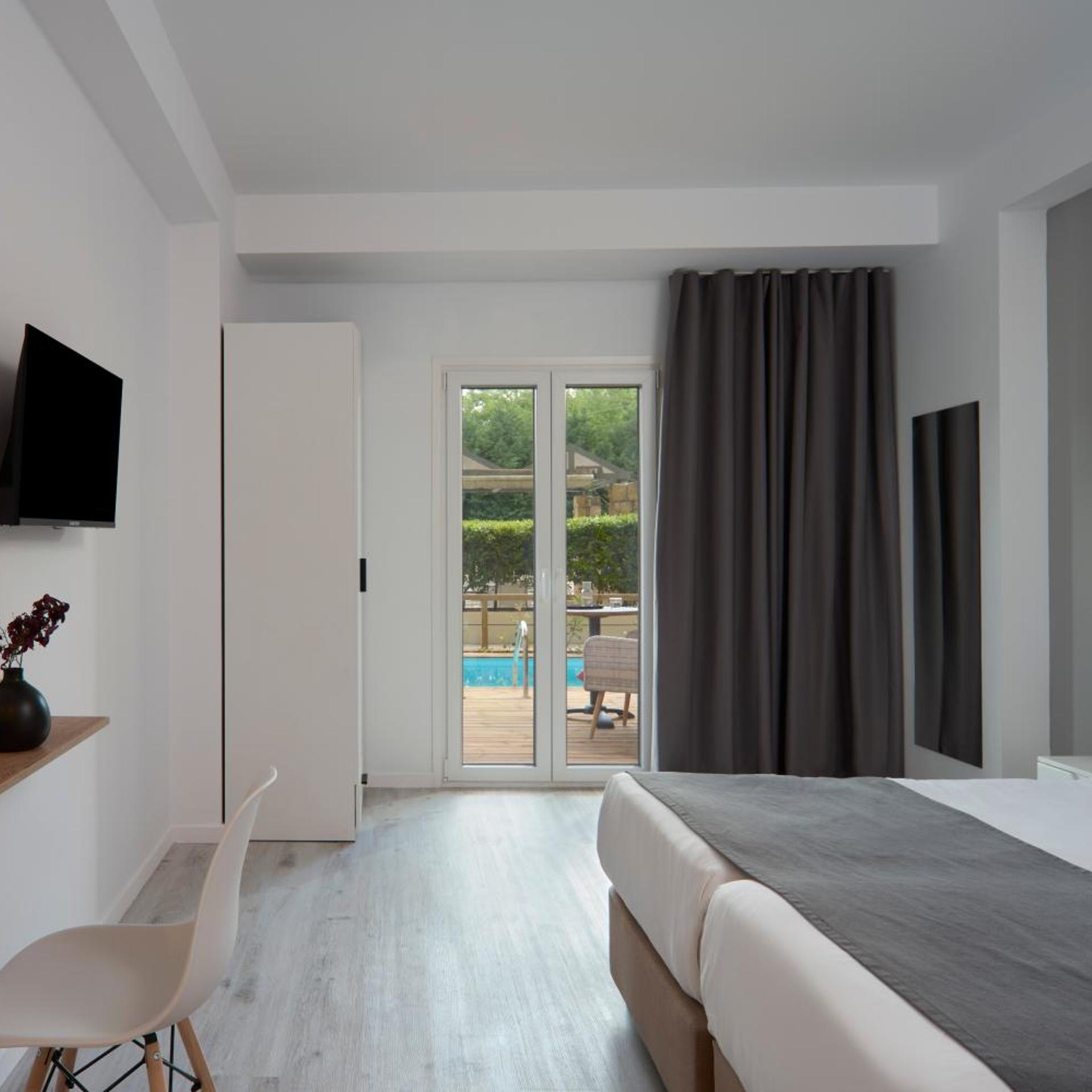 Room, Double or Twin Bed, Shared Pool