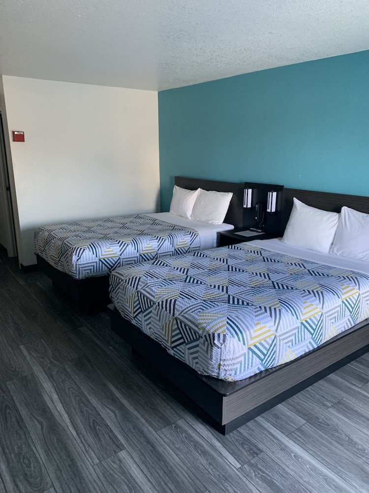 STANDARD, 2 DOUBLE BEDS