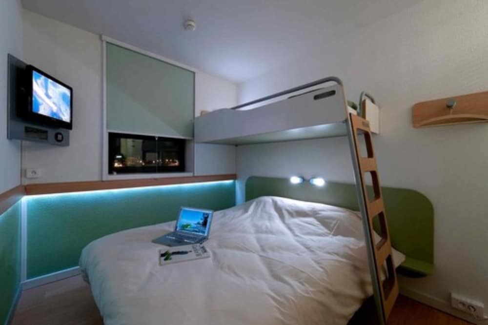 ROOM, DOUBLE BED