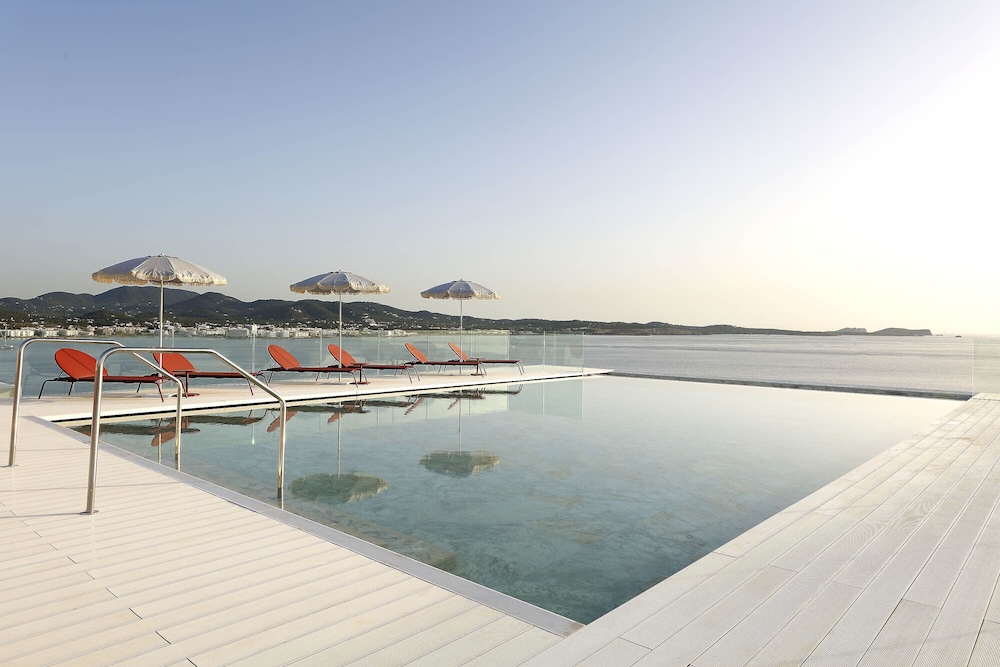 The Signature Level at TRS Ibiza Hotel 49/60