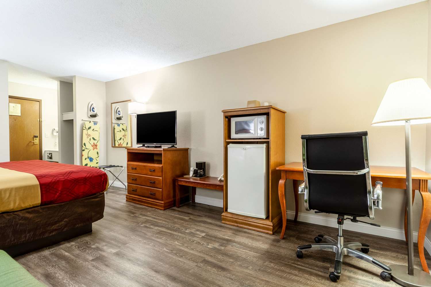 Econo Lodge Lincoln, NE 13/18