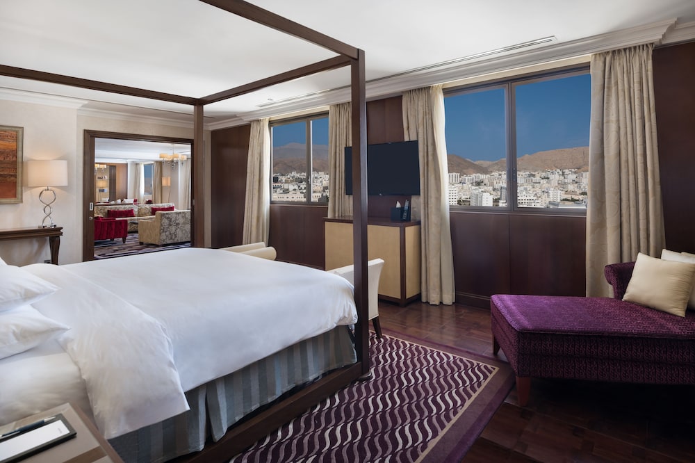 Sheraton Oman Hotel 30/81