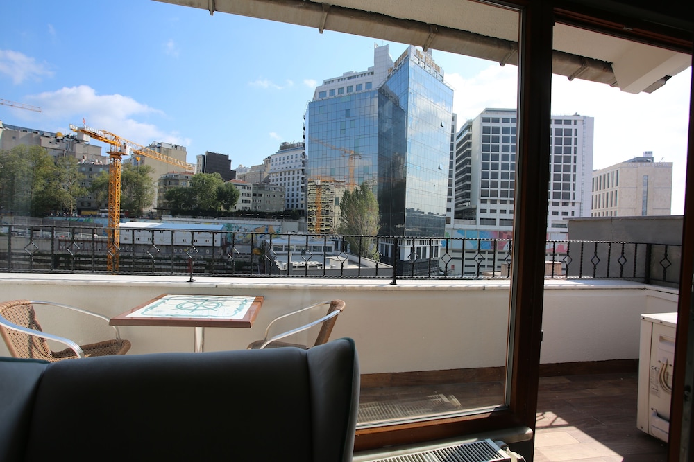 La Casa Suites 29/34