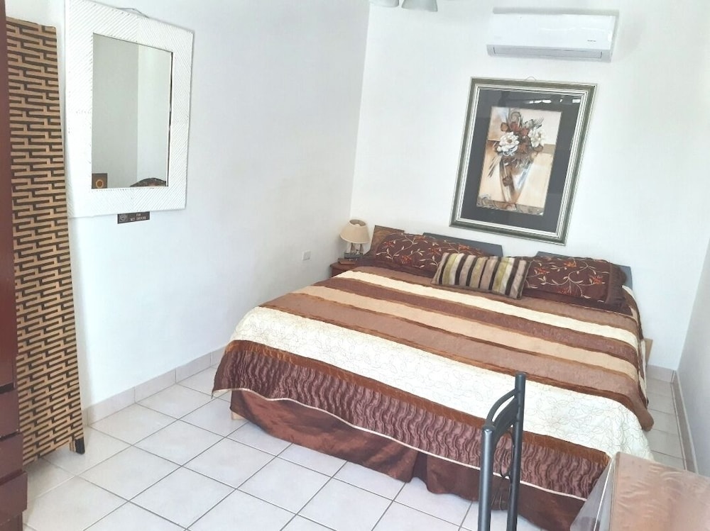Grand, Multiple Bedrooms, Apartment, 1 Queen and 2 Bunk Beds, 3 King Beds, Queen Bed