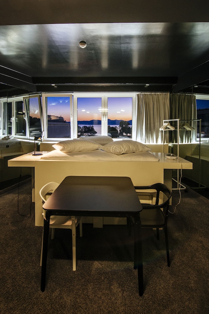 Boutique Hostel Forum 63/71