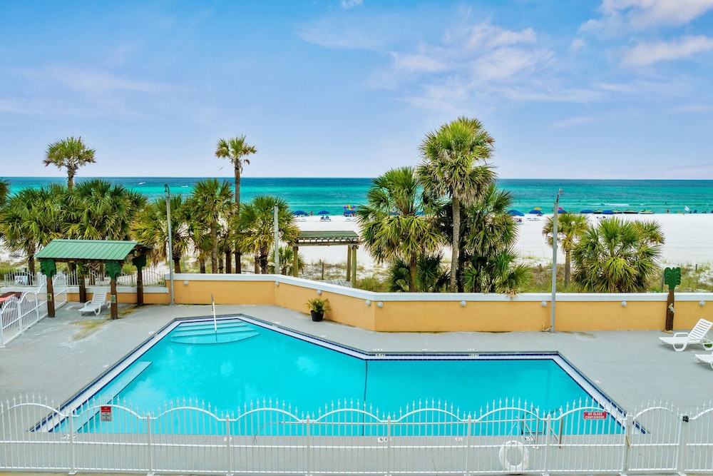 Holiday Terrace Beachfront Hotel, a By The Sea Resort 21/50