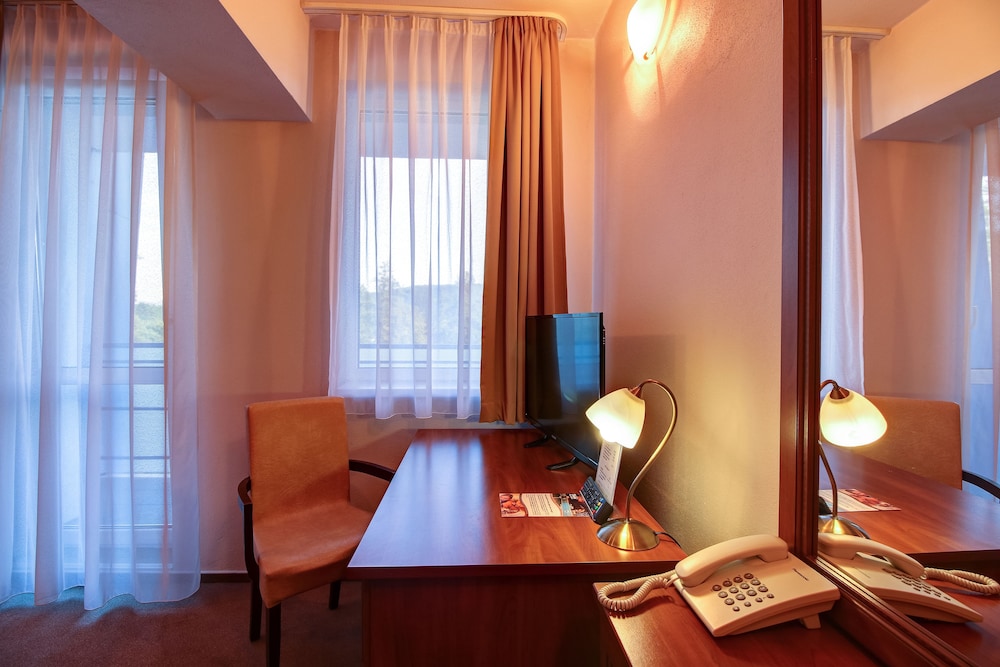Dixon Congress Hotel 28/63