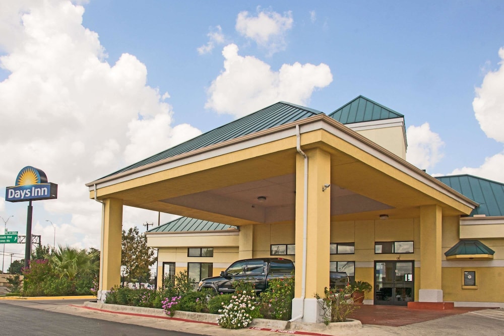 Days Inn by Wyndham Central San Antonio NW Medical Center 5/40