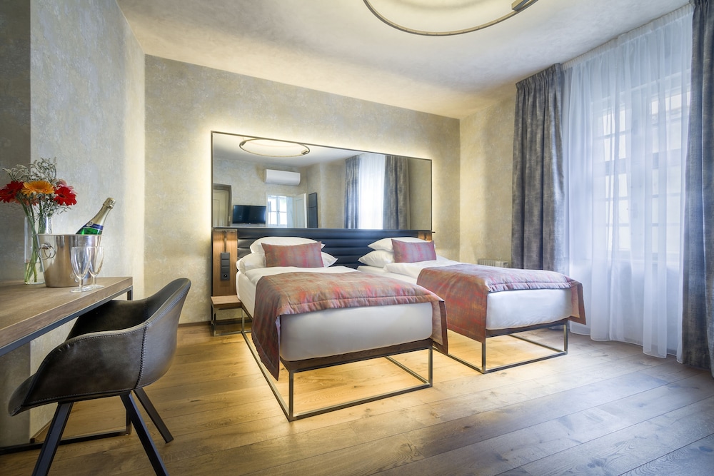 Waldstein Hotel 18/68