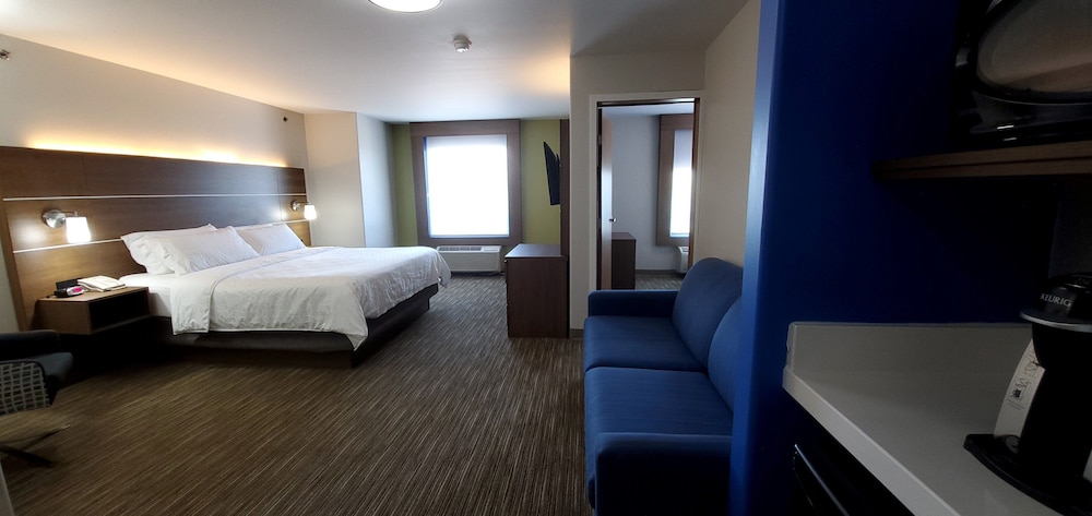 Holiday Inn Express Suites South 22/73