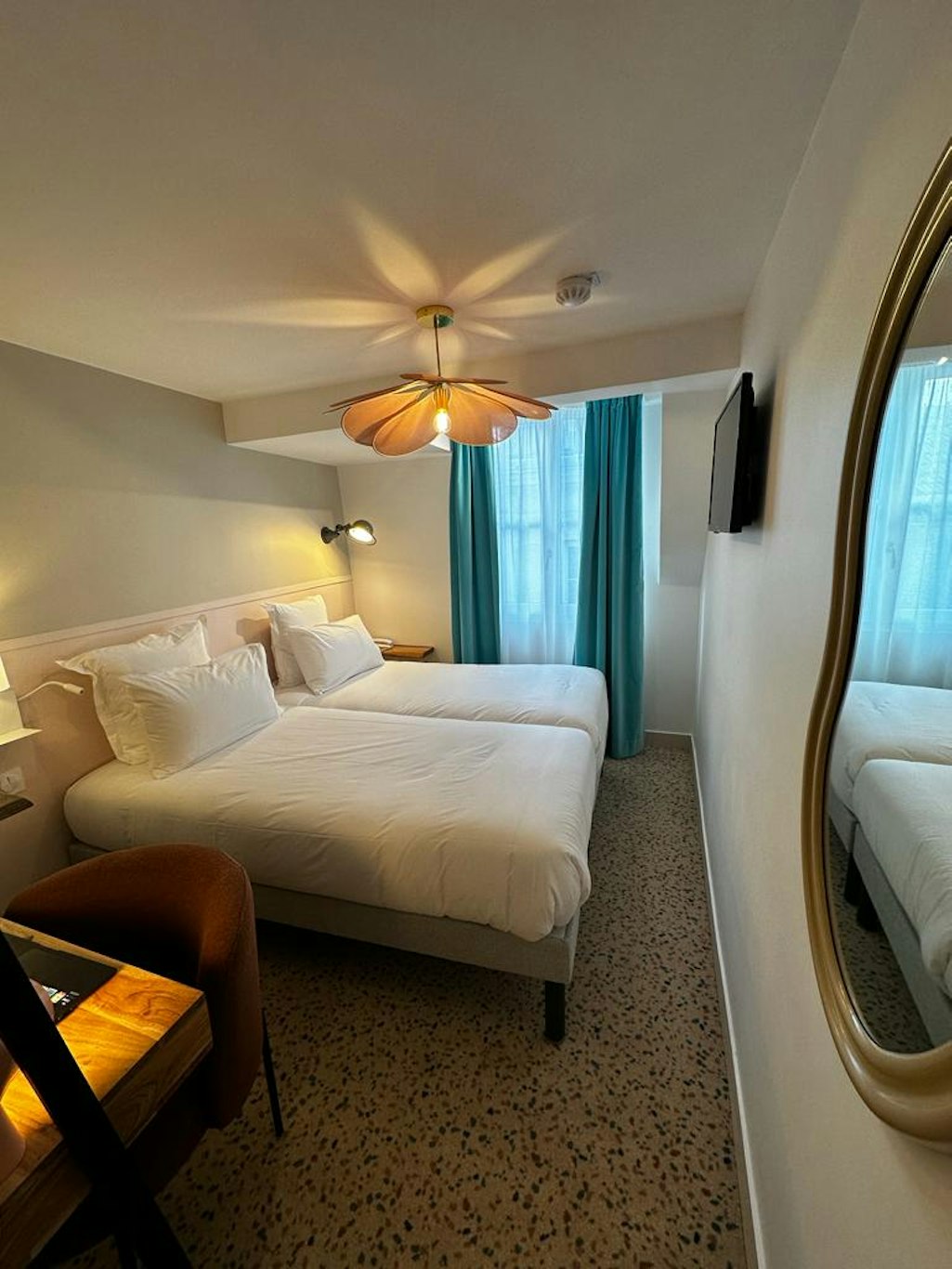 HOTEL DES CANETTES 3/10