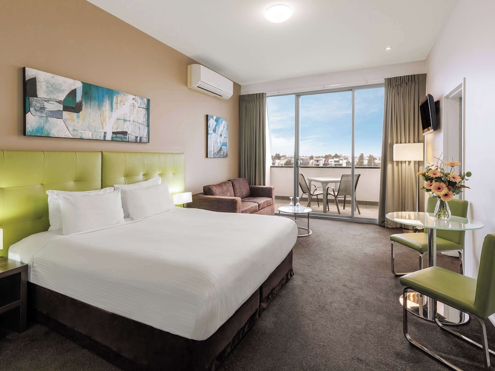 Mercure Melbourne Caroline Springs 10/48