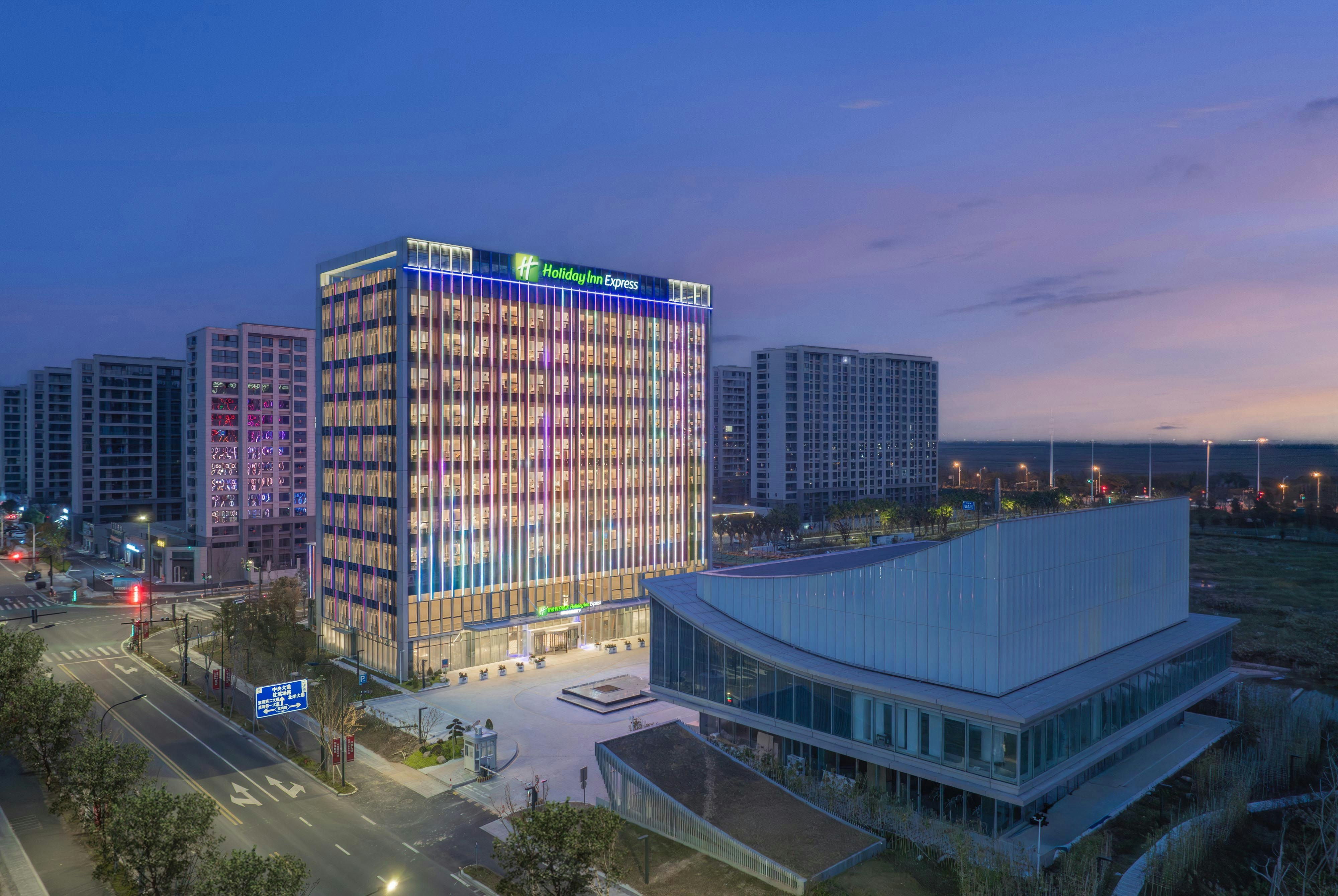 Holiday Inn Express Taizhou Toumen Port 1/43