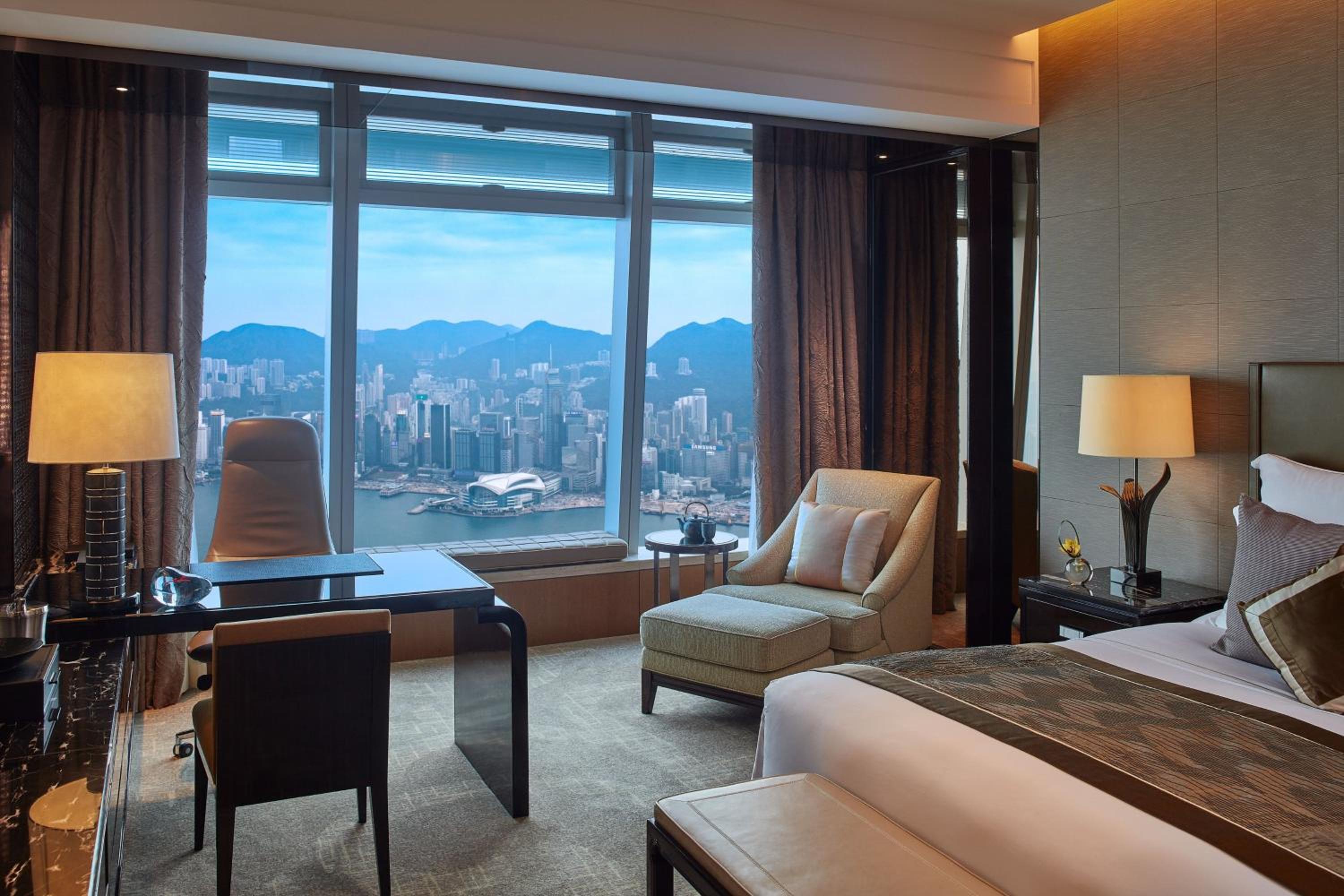 Victoria, Harbor, Club, Deluxe, King Bed, Club Lounge Access