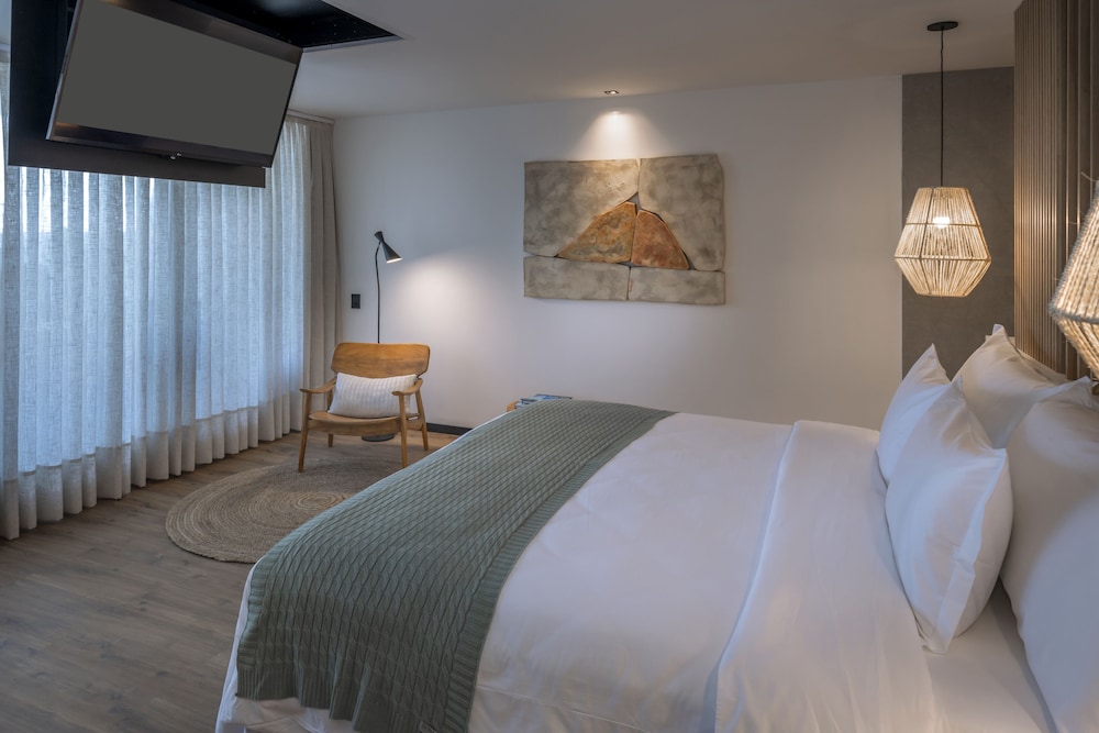 1 BEDROOM, EXCLUSIVE, SUITE, BEACH VIEW, PRIVATE POOL