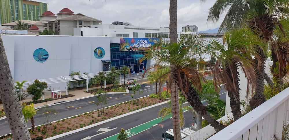 Ramada By Wyndham Cairns City Centre 39/50