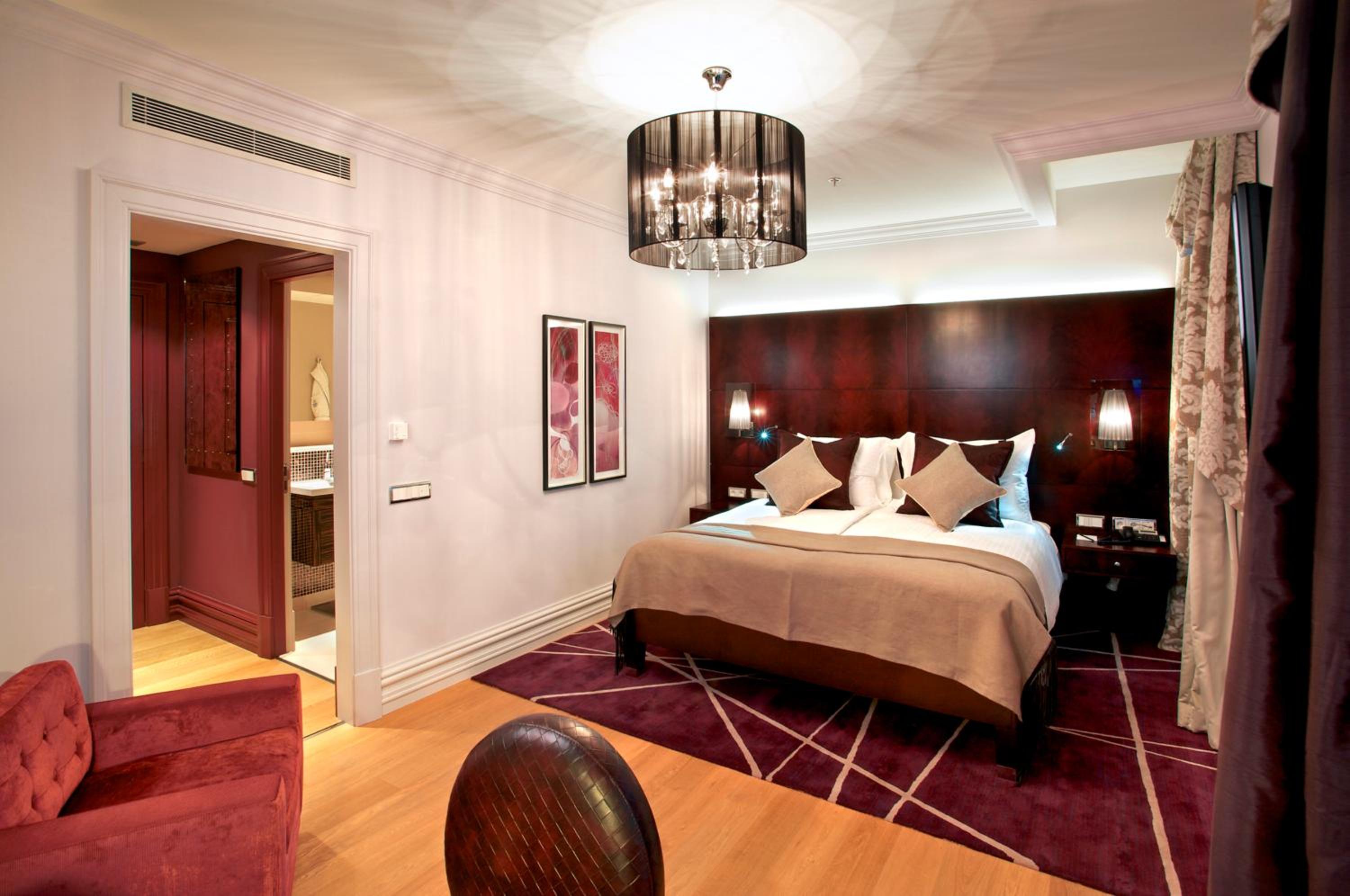 Valentine, Suite