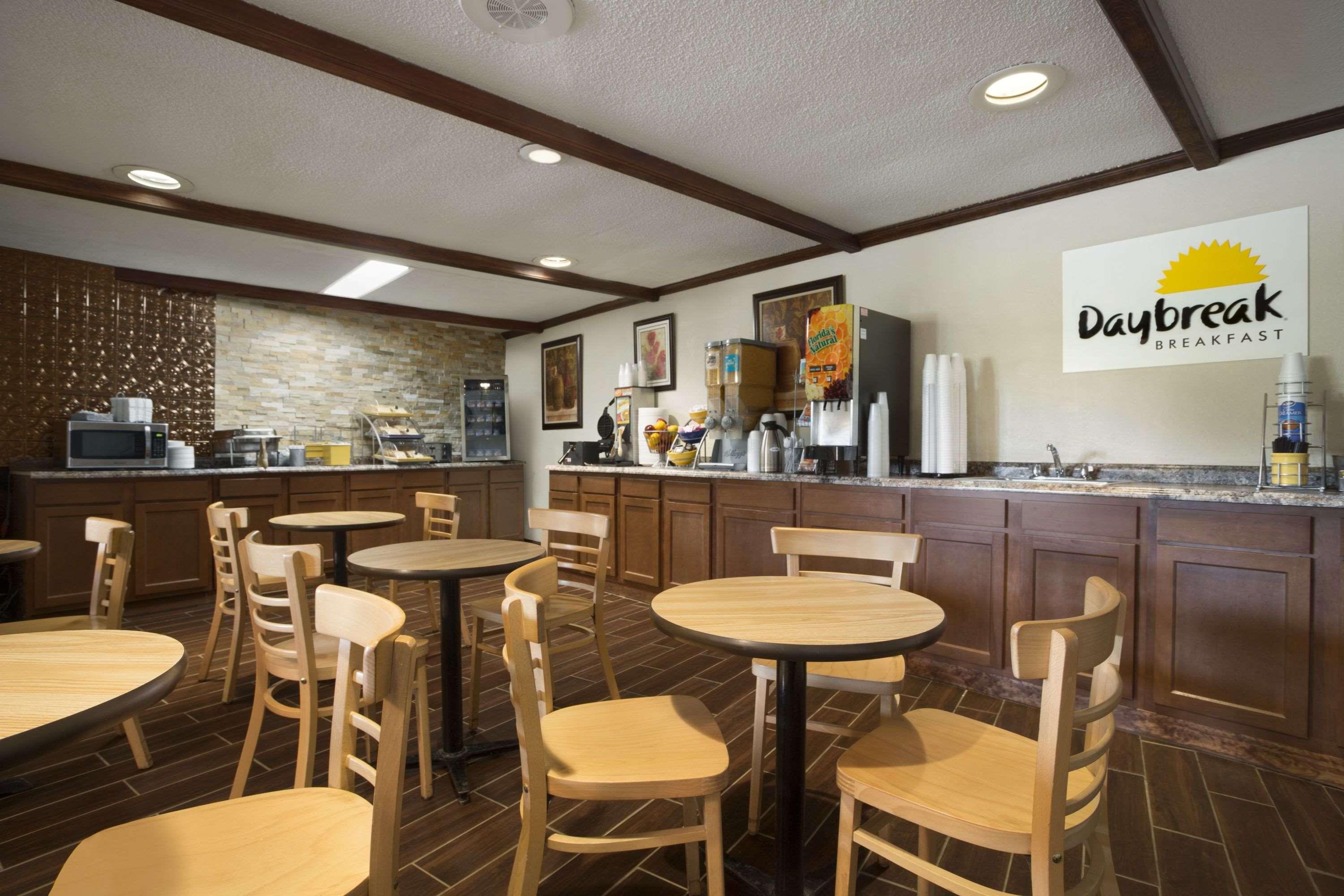 Ramada by Wyndham Pittsburgh/New Stanton 25/38