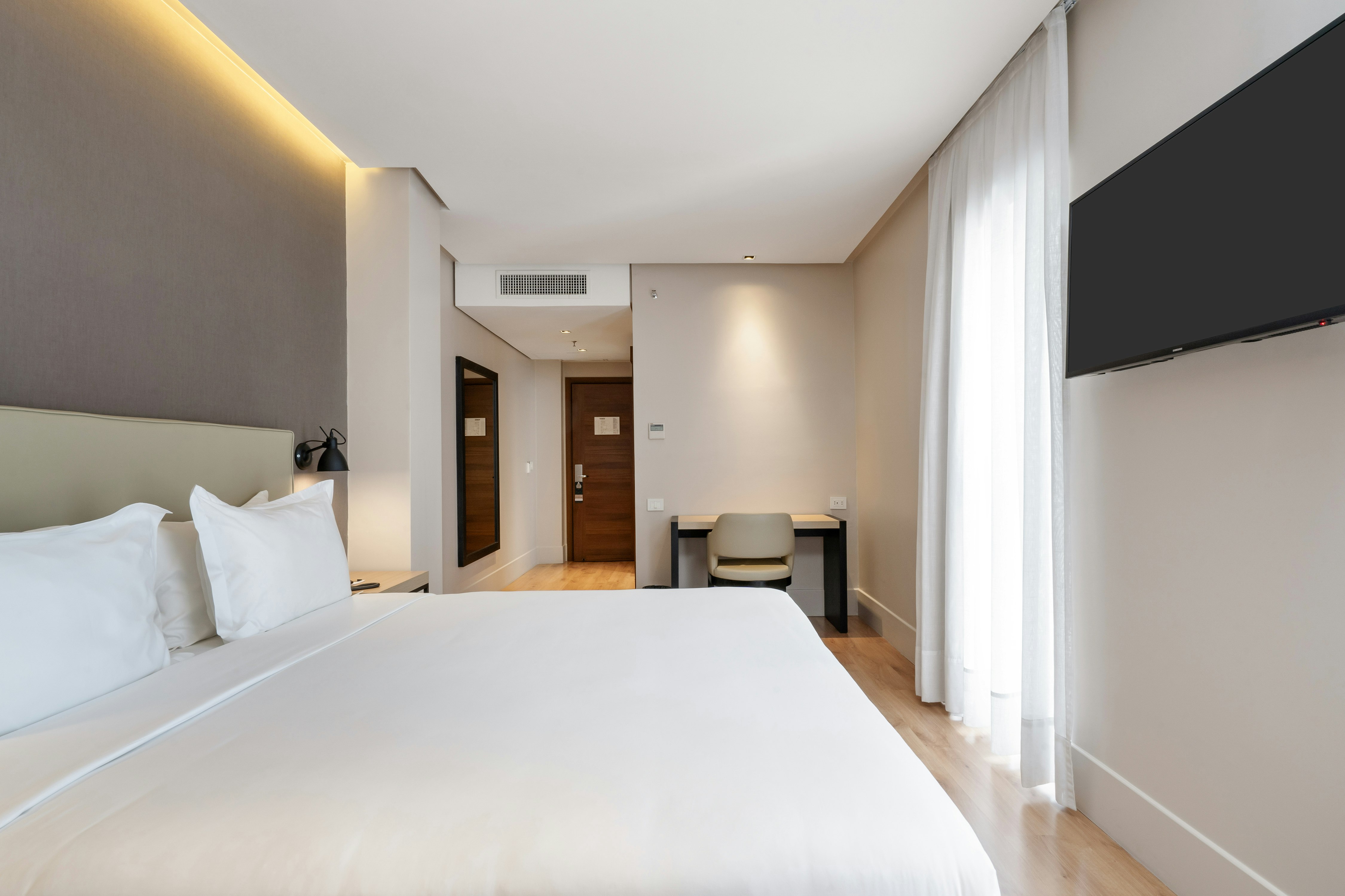 ROOM, KING BED, ACCESSIBLE