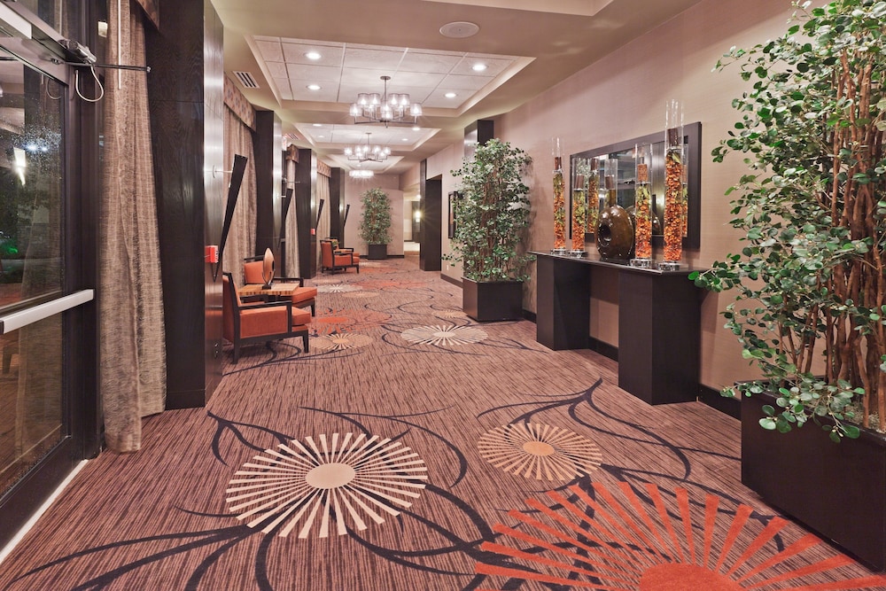 Holiday Inn Hotel & Suites Tulsa South 8/56